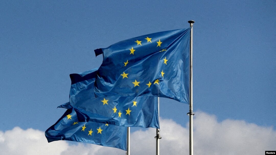 Zastave EU ispreds sedišta Evropske komisije u Briselu, 2019. godina