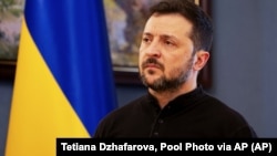 «Присвоїти звання Герой України з удостоєнням ордена «Золота Зірка» Іванову Павлу Івановичу – майору (посмертно)» – указ президента