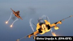 Dva španska aviona F-18 na vežbama NATO-a, 25. oktobar 2019.