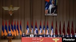 Президент Армении Серж Саргсян выступает на съезде Союза добровольцев «Еркрапа», Ереван, 15 февраля 2014 г.
