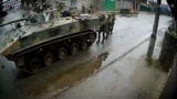 Расейскія вайскоўцы ў Бучы ў 2022 годзе, кадр зь відэа