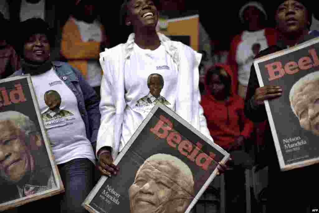 Soweto, 10. decembar 2013. Foto: AFP / Marco Longari