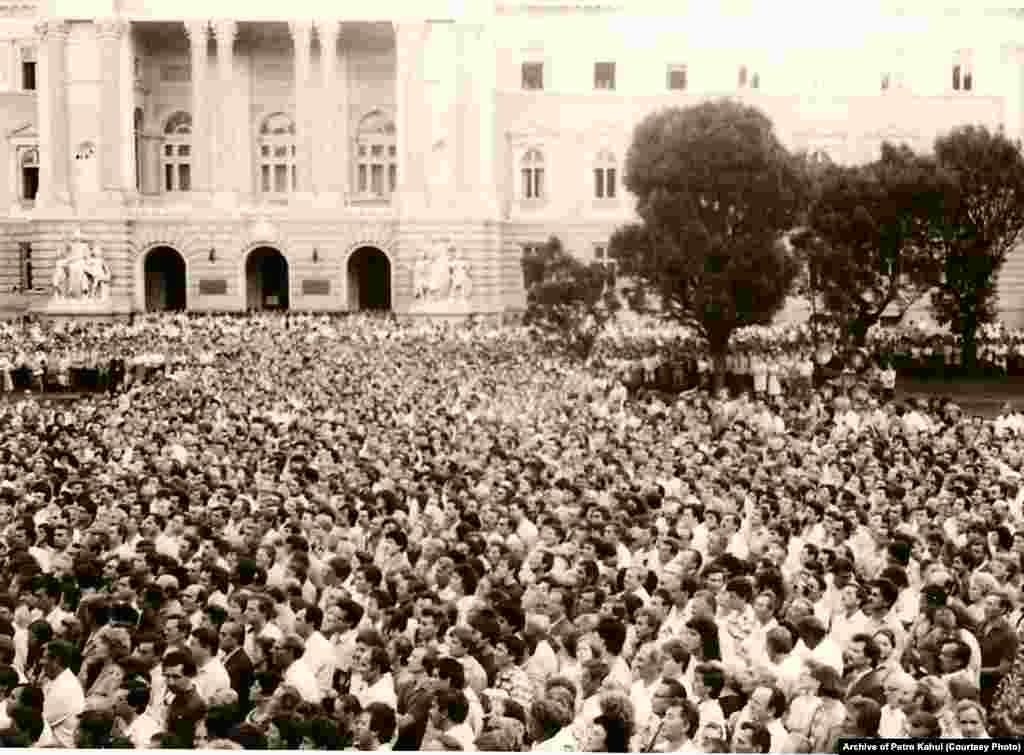 7 липня 1988 року. Масовий мітинг у Львові, на якому прозвучав заклик поставити в кожному населеному пункті пам’ятники тим, хто загинув у боротьбі за незалежність України (йшлося про бандерівців і тих, кого називали бандерівцями за радянського часу)
