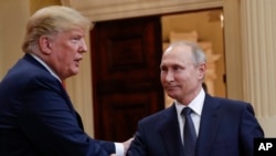 Американскиот претседател Доналд Трамп и рускиот претседател Владимир Путин.