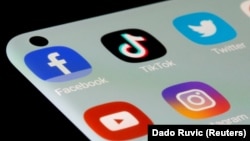 Ikone društvenih mreža na mobilnom telefonu, 13. jul 2021.