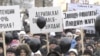 Акции протеста в Пикалево не помогли решить проблемы рабочих. Потребовалось перекрыть федеральную трассу.