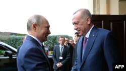 Президент России Владимир Путин (слева) и президент Турции Реджеп Тайип Эрдоган 