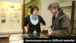 Британські вчені відвідали музей-заповідник «Херсонес Таврійський» в анексованому Росією Криму, 12 лютого 2017 року