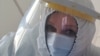„Razlika je u tome što smo u ratu imali vidljivog neprijatelja“, kaže za RSE Meliha Botulja, medicinska sestra koja od prvog dana pandemije radi u Covid odjelu Opće bolnice „dr Abdulah Nakaš“ u Sarajevu.