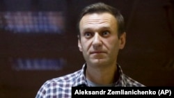 Навальний зможе брати участь у засіданні, якщо захоче сам і якщо суддя вважатиме це можливим, повідомила «Відкритим медіа» представниця суду