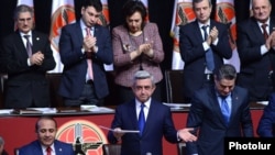 Руководство правящей Республиканской партии во время съезда партии (архив)