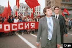 Виктор Анпилов на первомайской демонстрации в Москве, 1996 год