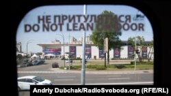Вакцинація відбувається в будівлі Міжнародного виставкового центру в Києві