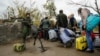 Иллюстрационное фото. Мирные жители на блокпосте пророссийских боевиков, Станица Луганская, октябрь 2016 года