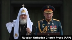 Патріарх Московський Кирило і міністр оборони Росії Сергій Шойгу в головному храмі російських збройних сил у Підмосков’ї, 14 липня 2020 року 