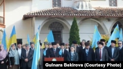 Qırımtatar Milliy Meclisiniñ yañı terkibiniñ açılışı, 2013 senesi, arhiv fotoresimi