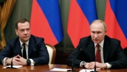 Дмитро Медведєв та Володимир Путін під час зістрачі з членами уряду в Москві, 15 січня 2020 року