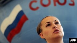 Елена Серова күзүндө космоско учууга камданууда, Жылдыздар шаарчасы, Орусия, 30.05.2013.