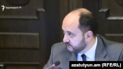 Министр образования, науки, культуры и спорта Араик Арутюнян на заседании правительства, Ереван, 31 октября 2019 г․ 