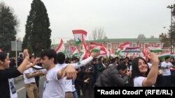 Акция в поддержку закона о «лидере нации» в Душанбе
