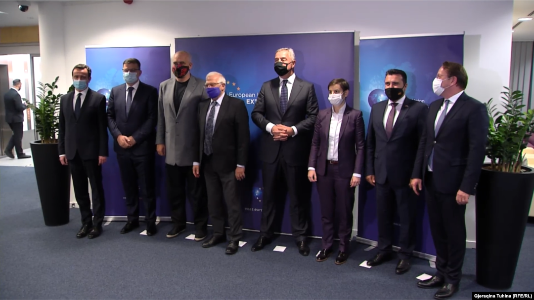 Učesnici radne večere (sleva nadesno): Aljbin Kurti, Zoran Tegeltija, Edi Rama, Žozep Borelj, Milo Đukanović, Ana Brnabić, Zoran Zaev, Oliver Varhelji