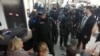 Полицајци и демонстранти пред зградата на РТС во Белград.