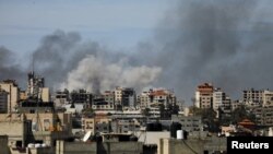 Газа тилкесиндеги эң ири деп саналган Аш-Шифа ооруканасынын үстүнөн көтөрүлгөн түтүн. 