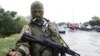 Пророссийский боевик у контрольно-пропускного пункта на дороге к Донецкому аэропорту, сентябрь 2014 года (иллюстративное фото)
