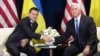 США продовжать підтримувати Україну – Пенс на зустрічі з Зеленським