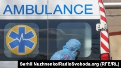 Протягом доби госпіталізували 5925 людей, 11 593 – одужали