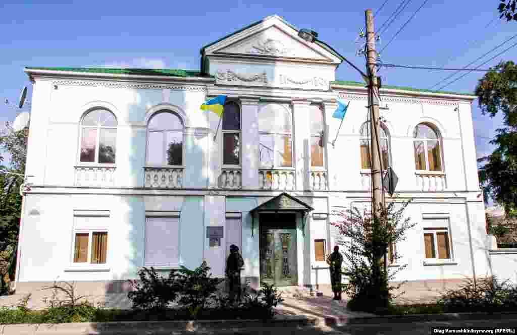 Бинага беркем дә кертелми һәм чыгарылмый