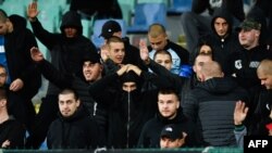 Заради расистки прояви от страна на част от българските фенове мачът между България и Англия на два пъти беше прекъсван