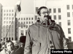 Міхась Ткачоў на мітынгу ў 1991 годзе. Фота novychas.info