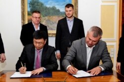 Підписання меморандуму із китайцями. Фото: Міністерство інфраструктури, 31 жовтня 2019 року