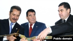 Türk işewüri Ahmet çalyk, ozalky prezident S.Nyýazow, ozalky saglyk ministri G.Berdimuhamedow, Aşgabat