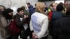 У білій кофті Олена Сорокіна, власниця зоокрамниці в Первомайську на Луганщині, під час обміну затриманими особами між Україною і російськими гібридними силами. КПВВ «Майорське», Донеччина, 29 грудня 2019 року (ілююстраційне фото)