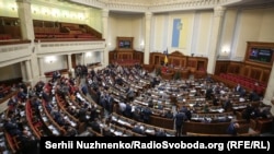 Раніше стало відомо, що голова Верховної Ради Дмитро Разумков на вимогу президента України Володимира Зеленського скликає позачергове засідання парламенту 4 березня о 16-й годині
