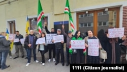 Protest ispred Ambasade BiH u Beču, krajem oktobra, odakle je čečenska dijaspora tražila da BiH ne isporuči Rusiji Selimu Hadisovu. 
