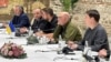 «Ми визнаємо кордони України за станом на 1991 рік. Немає тут жодних компромісів», заявив Давид Арахамія (в центрі) 