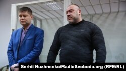 Юрій Крисін (справа) і його захисник
