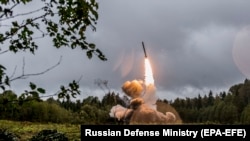 Російський ОТРК Іскандер, з якого у 2022-23 роках Кремль запускає по Україні балістичні ракети, може бути також пусковою для ядерного заряду. Комплекси розгорнуті й у Білорусі