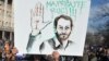 Transparent sa likom Bakira Izetbegovića tokom građanskih protesta u Sarajevu