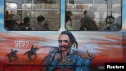 Иллюстративное фото. Трамвай в Донецке с изображением украинского казака