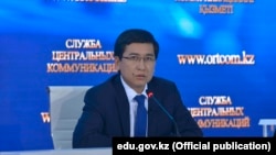 Асхат Аймағамбетов, Қазақстан білім және ғылым министрі.