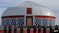 Белая юрта
