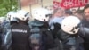 Policija je intervenisala kako bi rastjerala studente i građane sa protesta ispred novosadskog Fakulteta sporta i fizičkog vaspitanja, 28. aprila 2025.