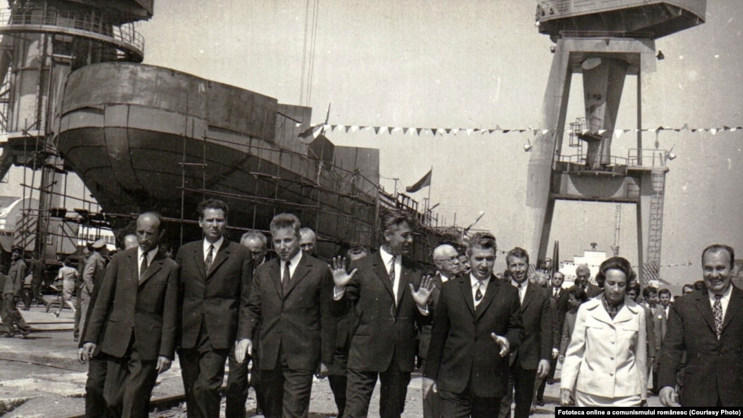Ceaușescu era mândru de flota României. Vizită pe şantierul naval Drobeta- Tr. Severin (16 mai 1972). Fototeca online a comunismului românesc; cota:48/1972