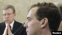 Алда Дмитрий Медведев, артта Алексей Кудрин. Модернизация шурасы утырышы.