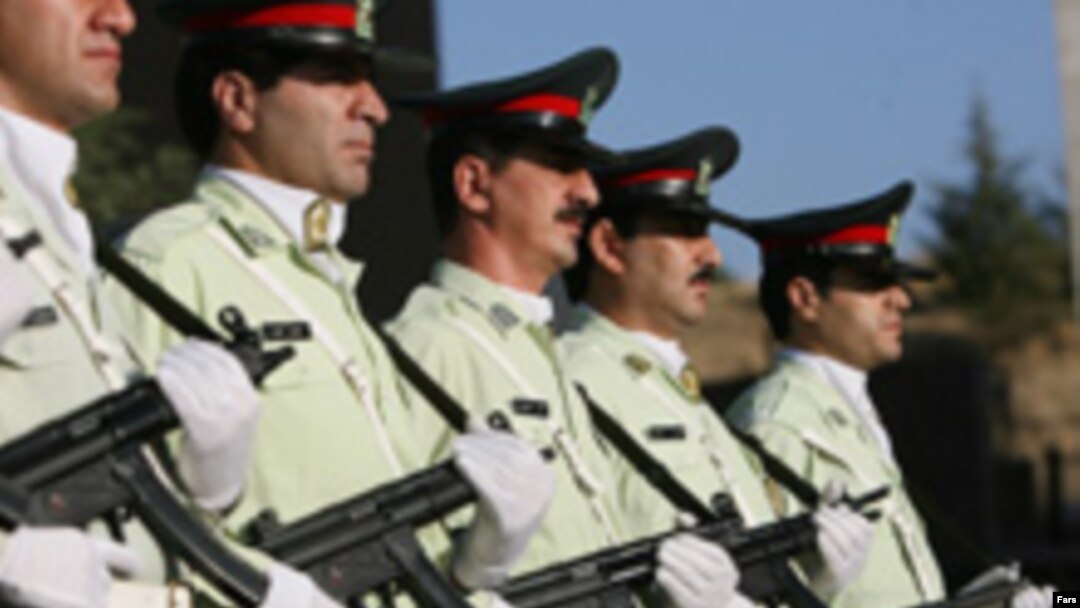 نیروهای پلیس ایران در یک مانور امنیتی