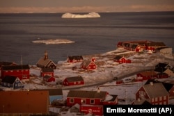 Ledeni brijeg fotografisan blizu grada Ilulissata na Grenlandu, 19. februara.